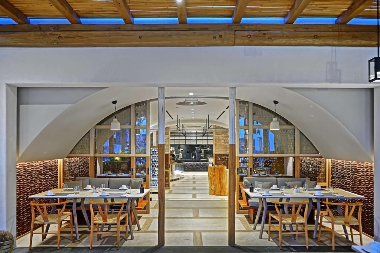 Radisson Blu Zaffron Resort, Santorini (Adults Only) Kamári المظهر الخارجي الصورة