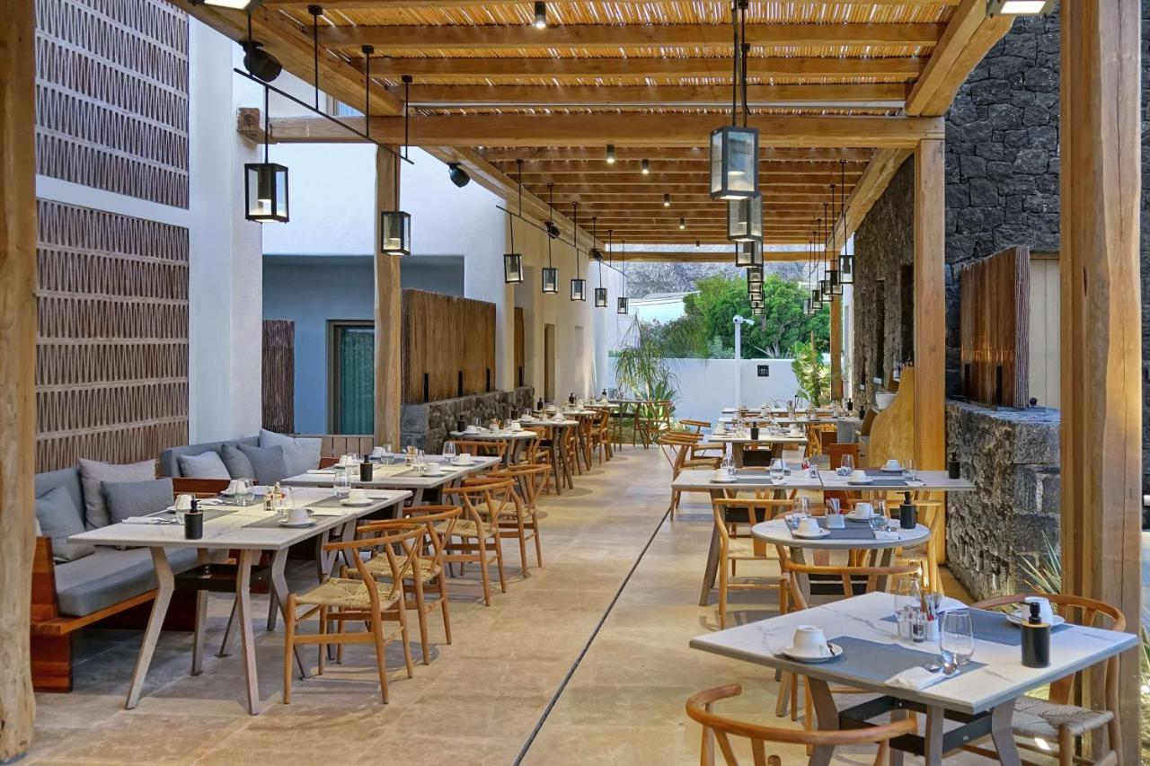 Radisson Blu Zaffron Resort, Santorini (Adults Only) Kamári المظهر الخارجي الصورة