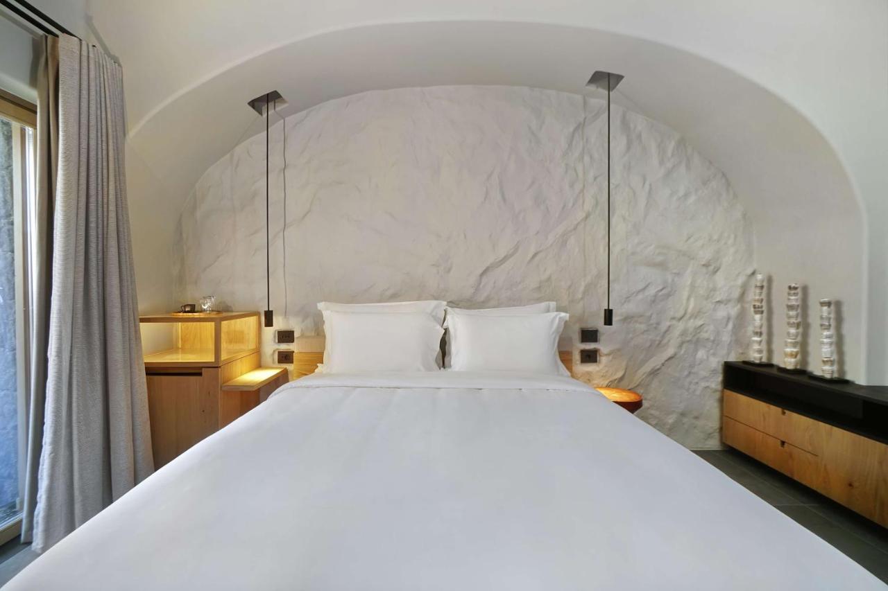 Radisson Blu Zaffron Resort, Santorini (Adults Only) Kamári المظهر الخارجي الصورة