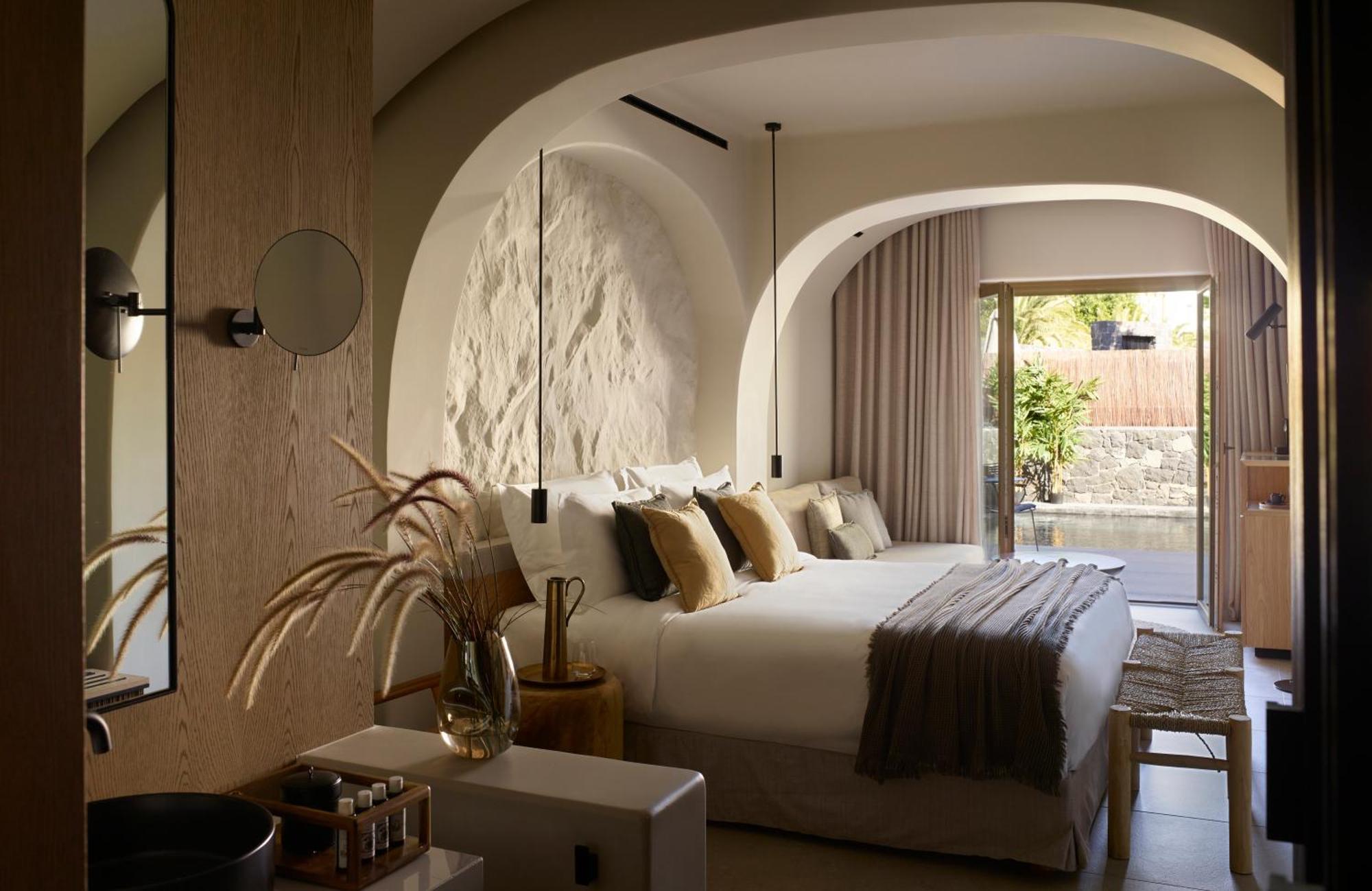 Radisson Blu Zaffron Resort, Santorini (Adults Only) Kamári الغرفة الصورة