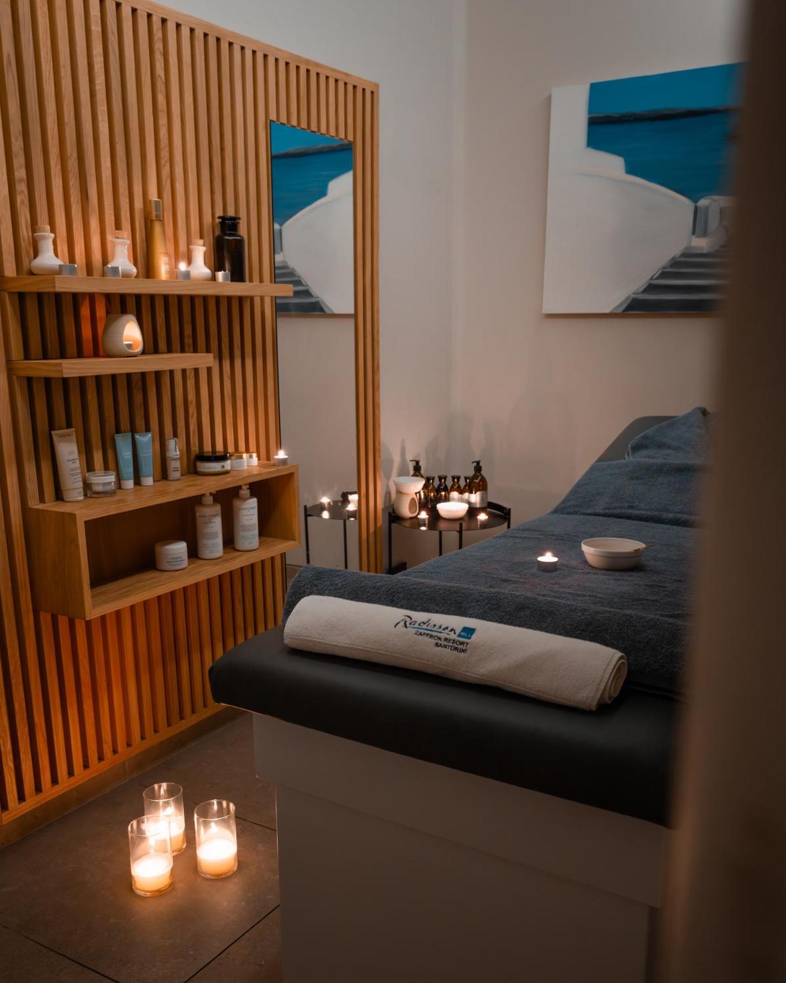 Radisson Blu Zaffron Resort, Santorini (Adults Only) Kamári المظهر الخارجي الصورة