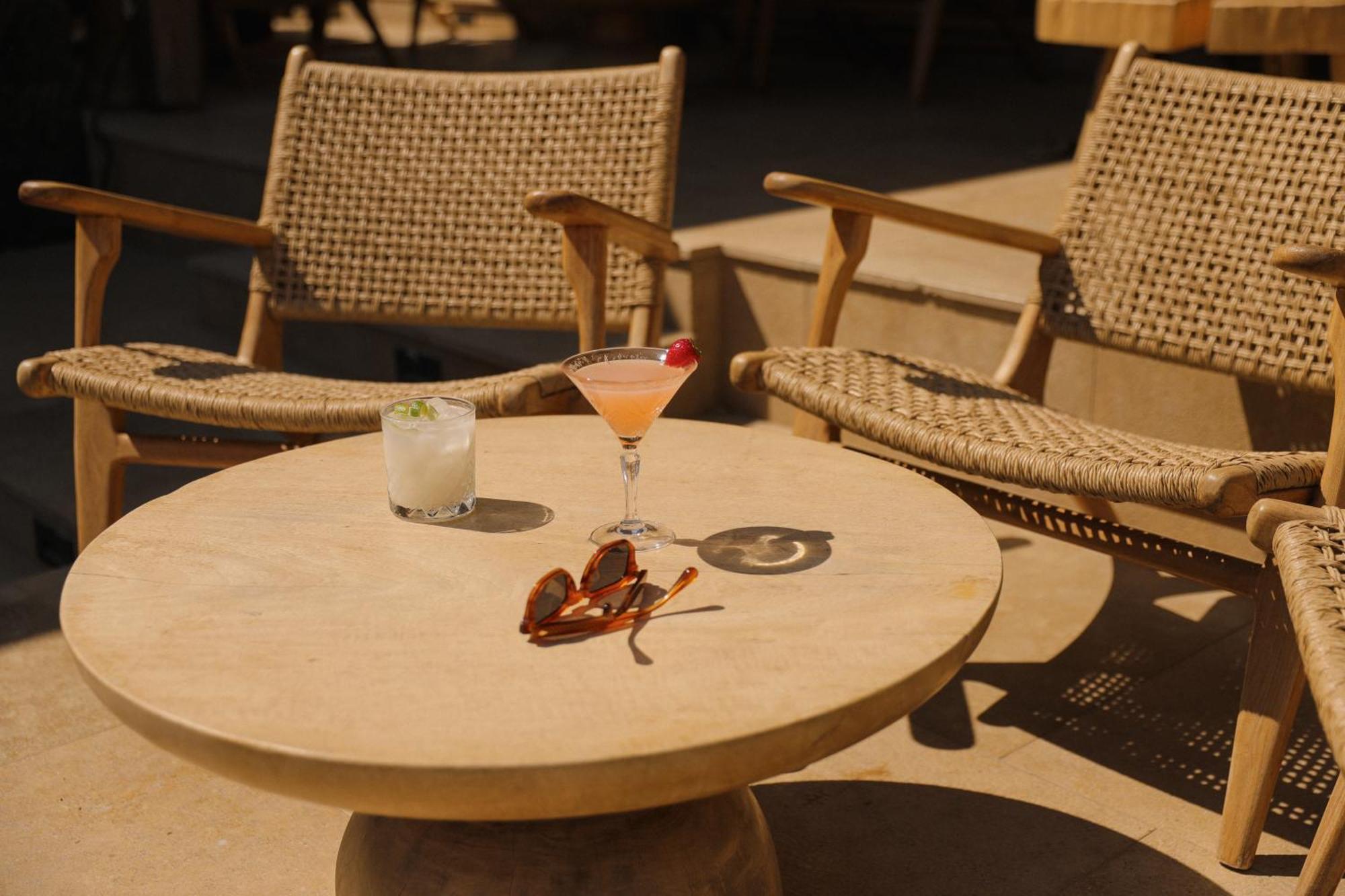 Radisson Blu Zaffron Resort, Santorini (Adults Only) Kamári المظهر الخارجي الصورة